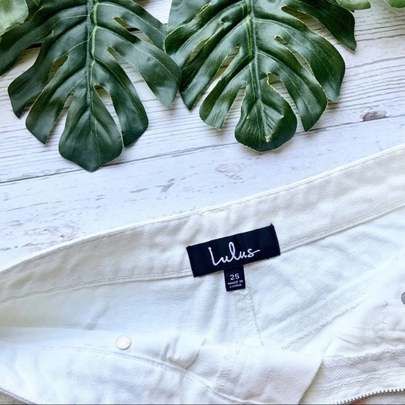 Lulu’s Sonya White Denim Cutoff Shorts Size 25 NWT - Picture 4 of 5